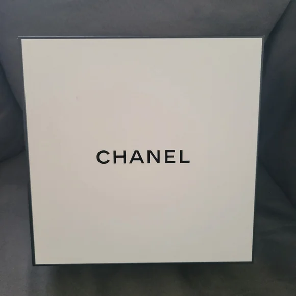 Chanel No 5 EDP 3.4oz Spray & Bath Soap Signature Box Gift Set NEW - Picture 4 of 8